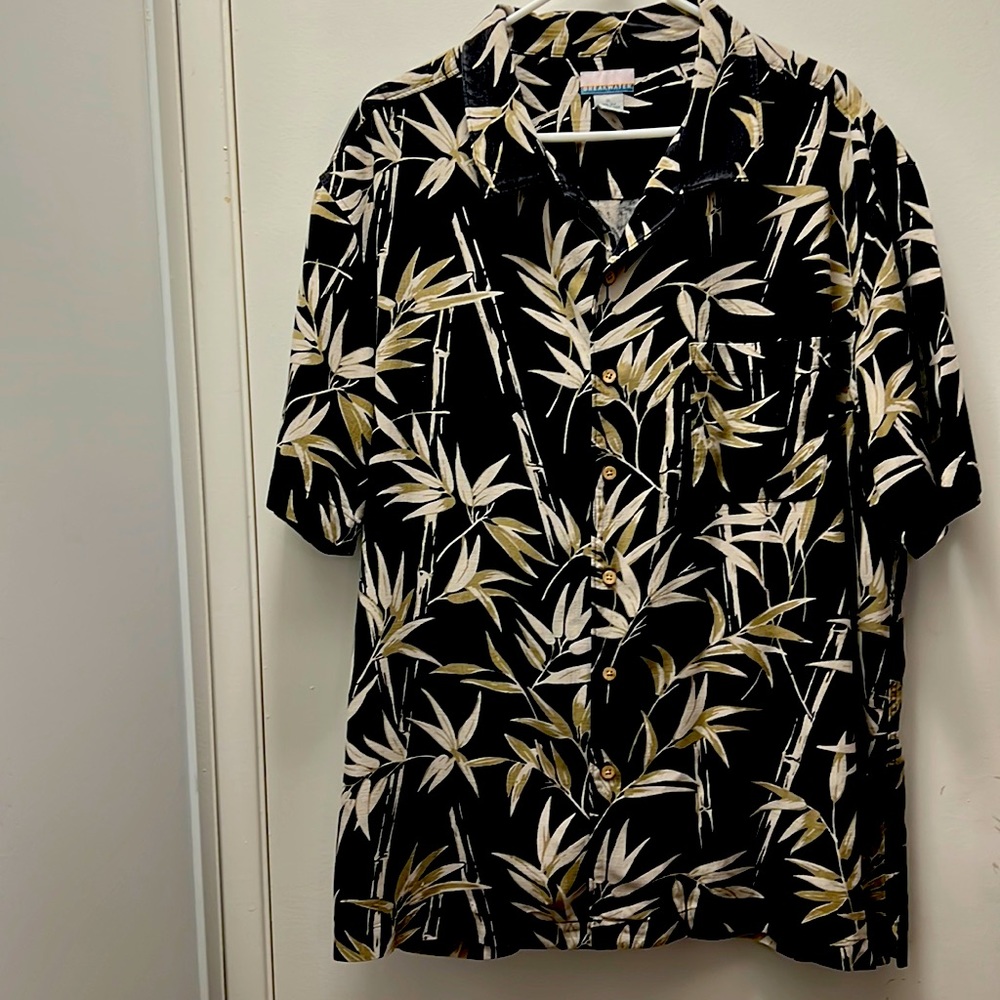 Breakwater men’s shirt.      #836